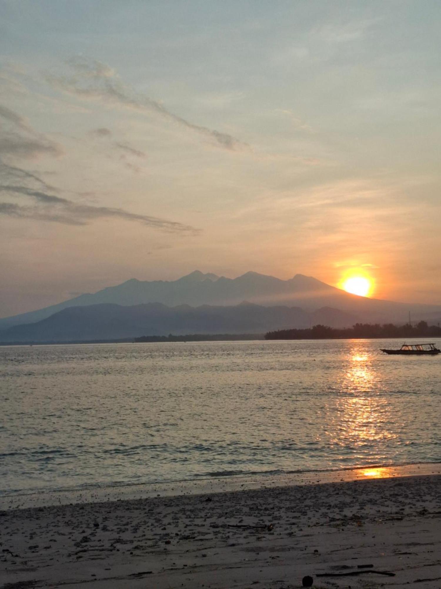 Mandala Beach Healing Rooms Gili Air Exterior photo